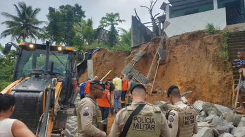 Homem morre soterrado após desabamento na Região Metropolitana de Salvador